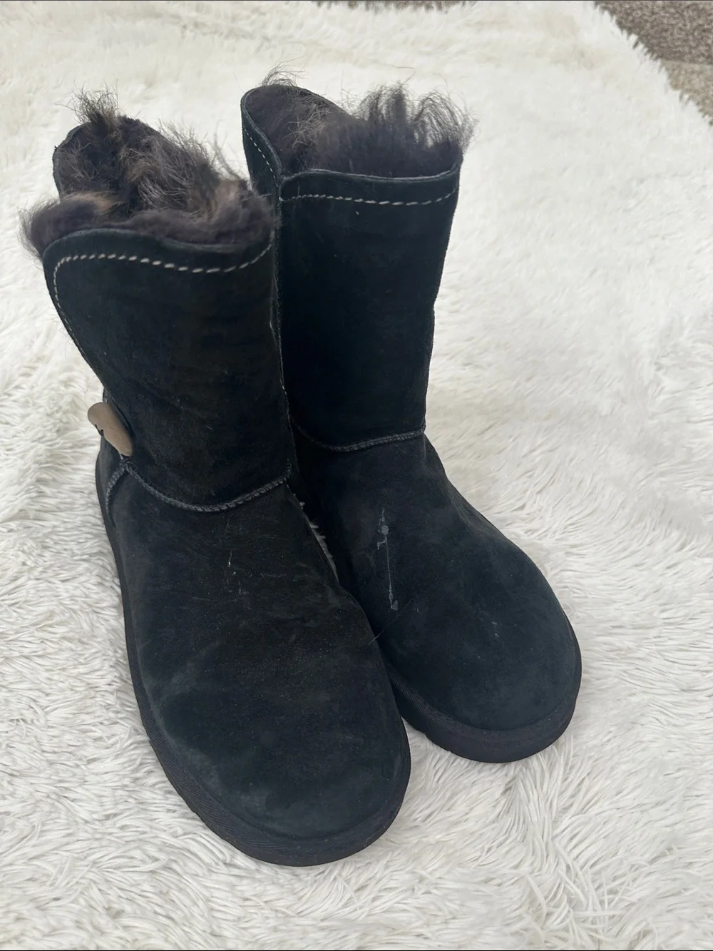 🦊 Ugg Meadow Suede Boots